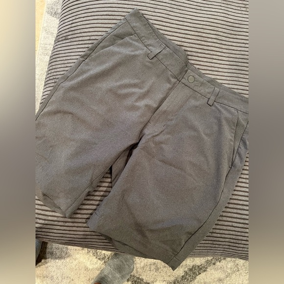 Cutter & Buck Gray Flat Front Shorts - Picture 1 of 2